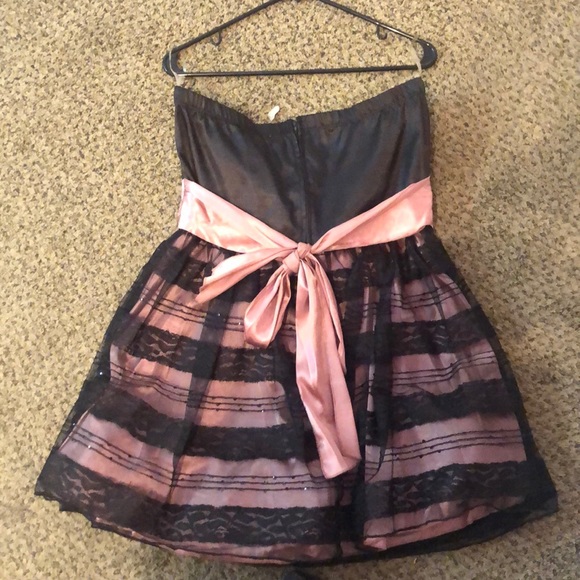 Formal dress! - Picture 2 of 2